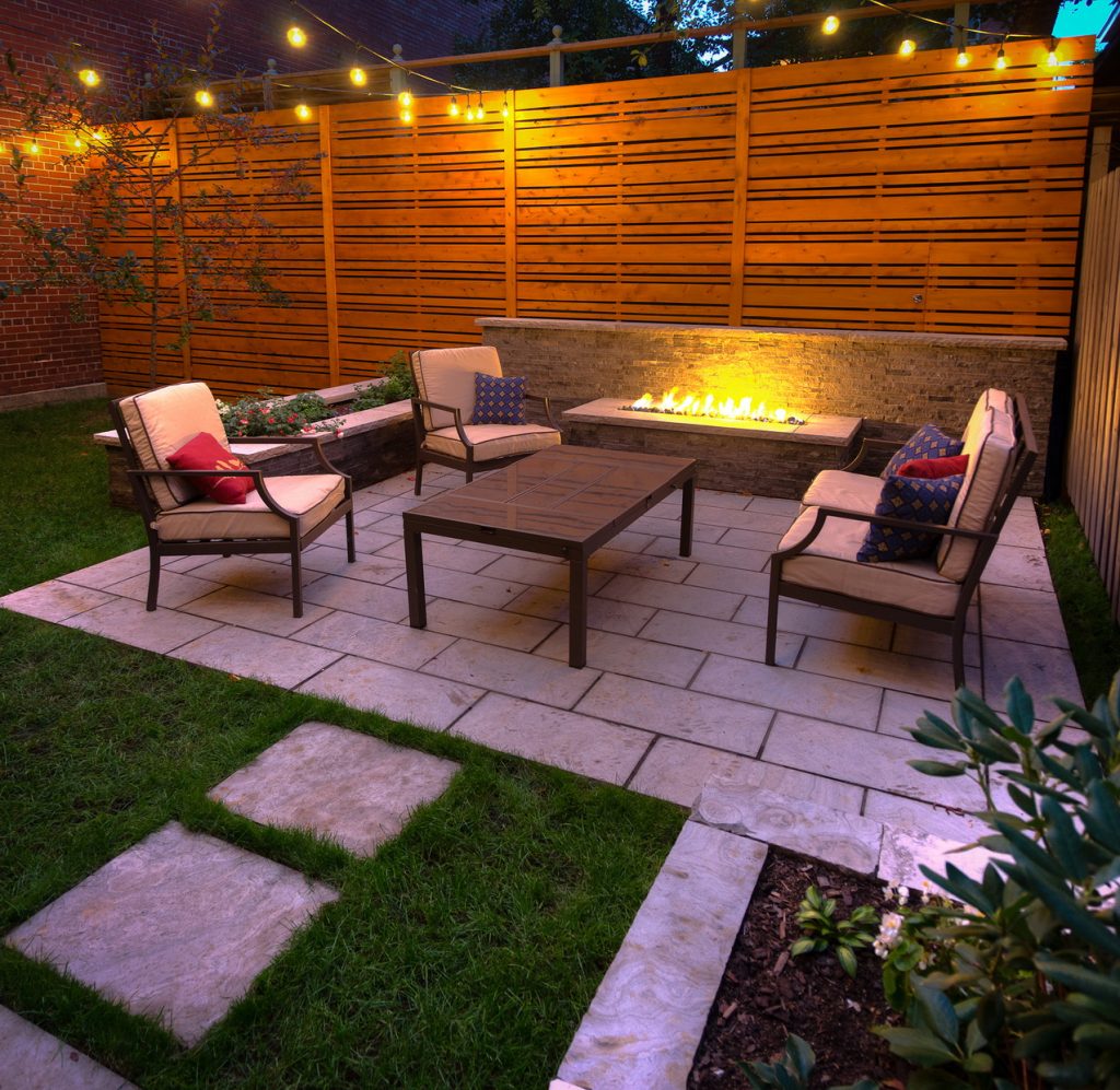 Roger Willis Pools & Landscapes ottawa backyard lighting