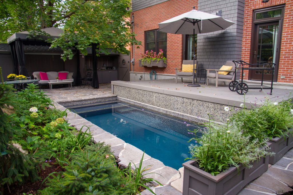 Roger Willis Pools & Landscapes ottawa backyard