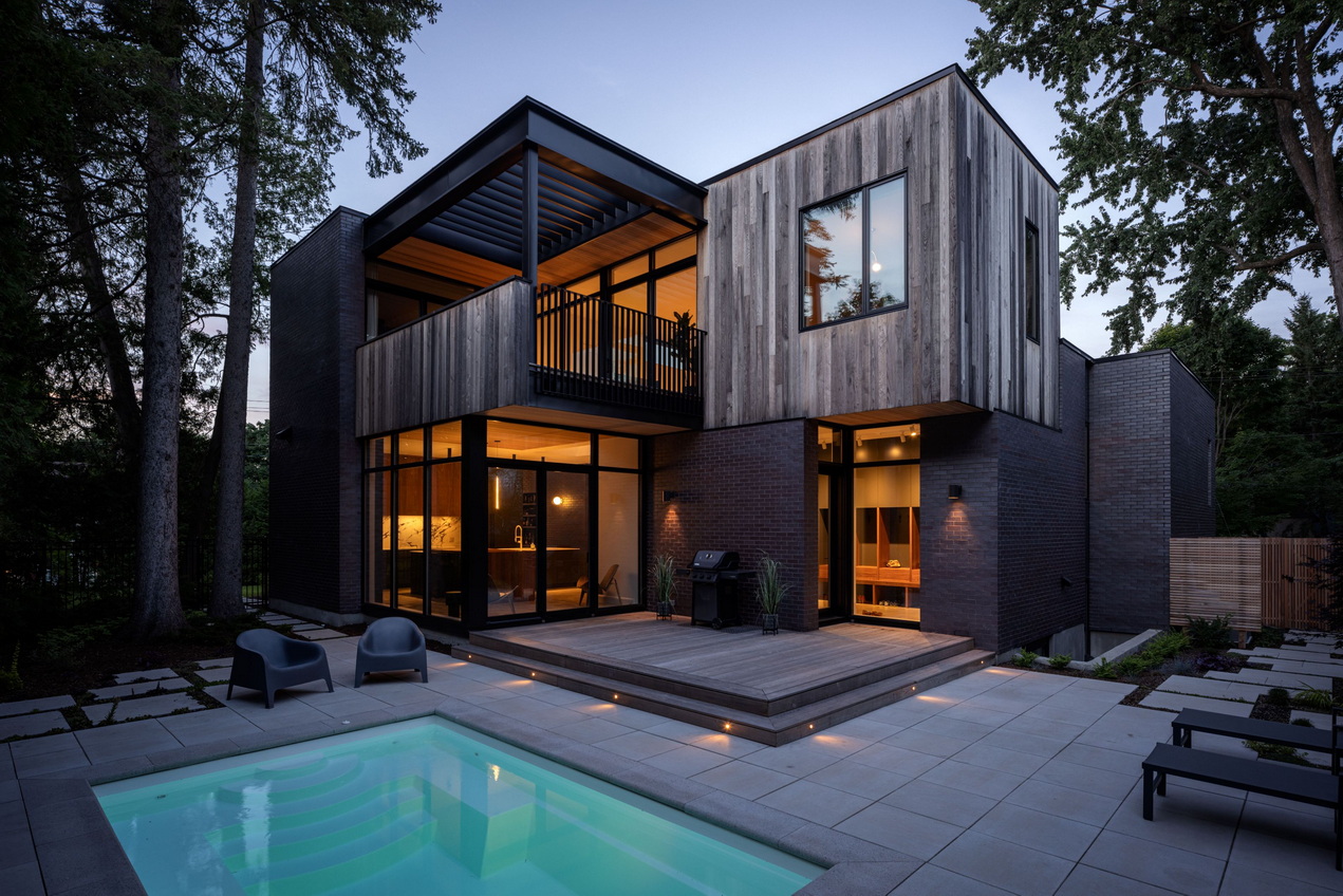 2024 Round 6 all things home people's choice award Ottawa design housing design awards simmonds architecture rnd construction contemporary custom home exterior at dusk pool backyard