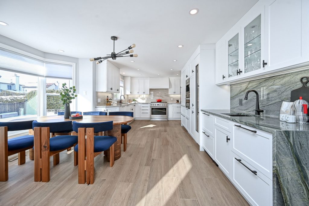 ottawa design white kitchen Julianna Dykstra Distinctive Bathrooms & Kitchens