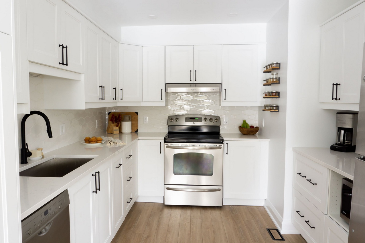 Fe + Luz Design Studio Ottawa kitchen white