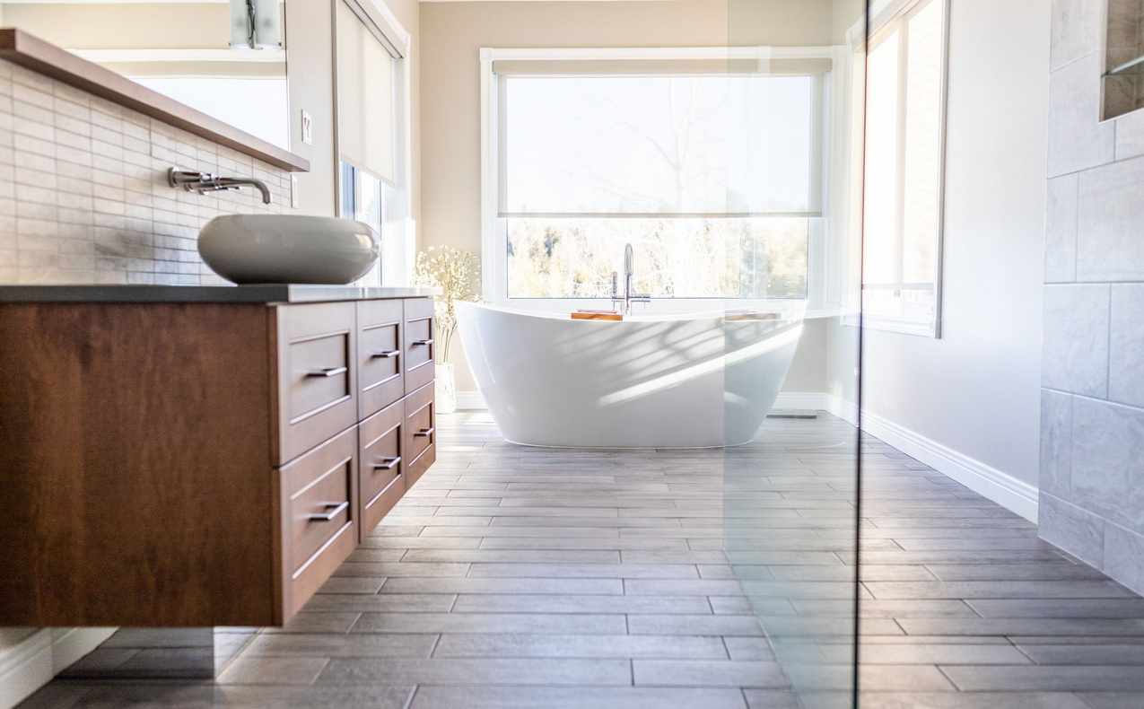 2022 People’s Choice Award Round 4 Ottawa bathroom floating vanity standalone tub