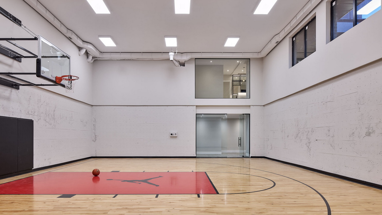 Photo of Amsted Design-Build basement basketball court in the OHBA Awards of Distinction