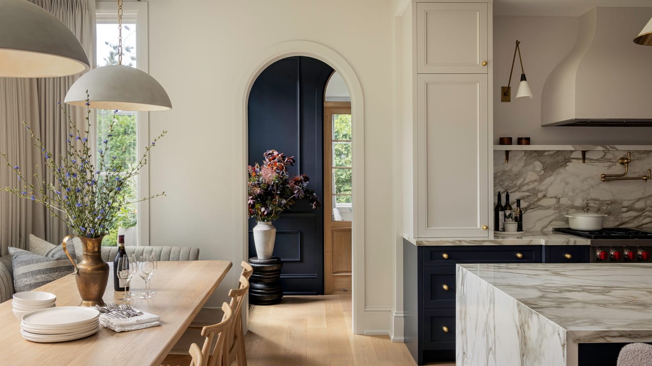 custom home casa verde construction Ottawa housing kitchen archway