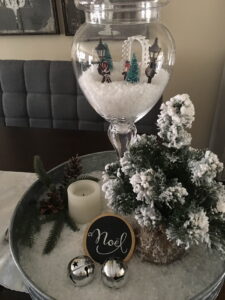 Sue Pitchforth Decor Therapy Plus Christmas centrepieces