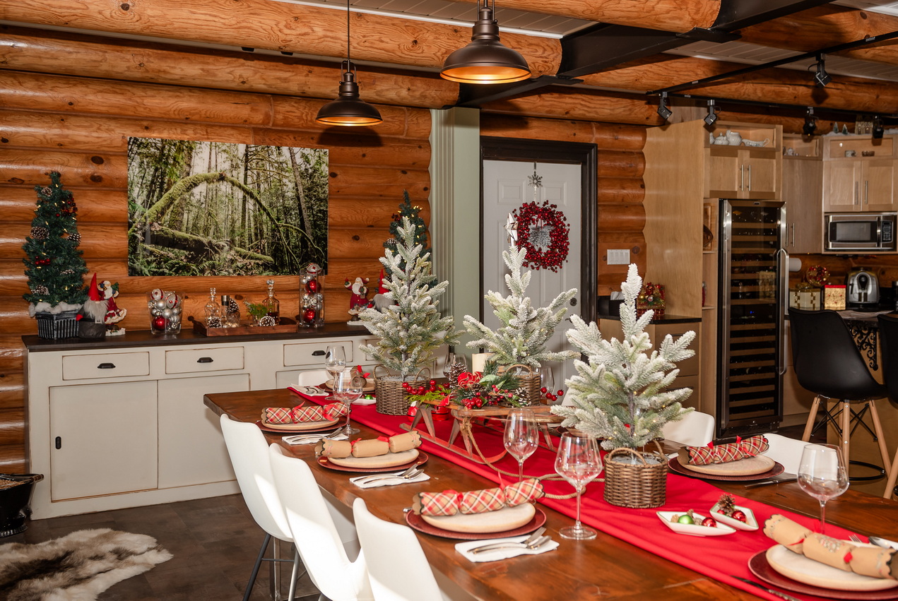 decorating for Christmas sue pitchforth holiday decor dining table