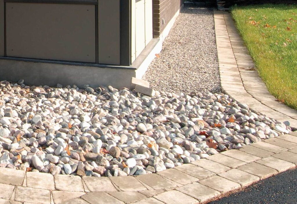 Ottawa custom homes exterior design Gerhard Linse low-maintenance strip river rock