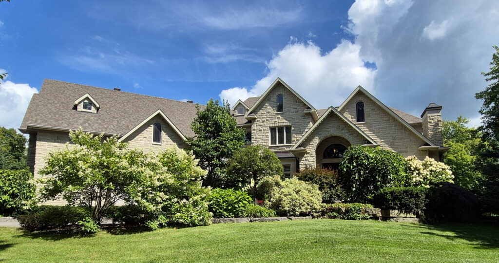 exterior of an estate home in Manotick