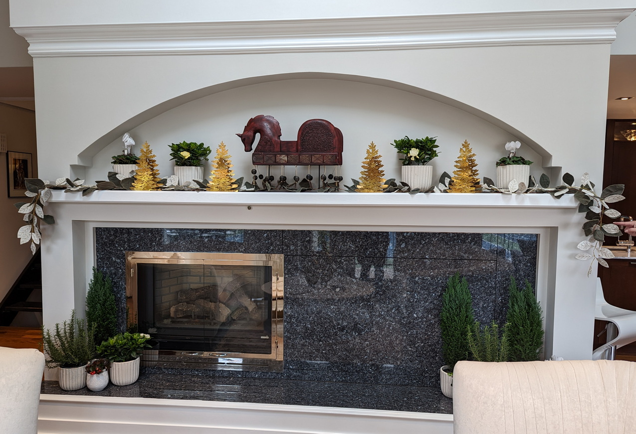 Homes for the Holidays 2022 decorated fireplace Christmas
