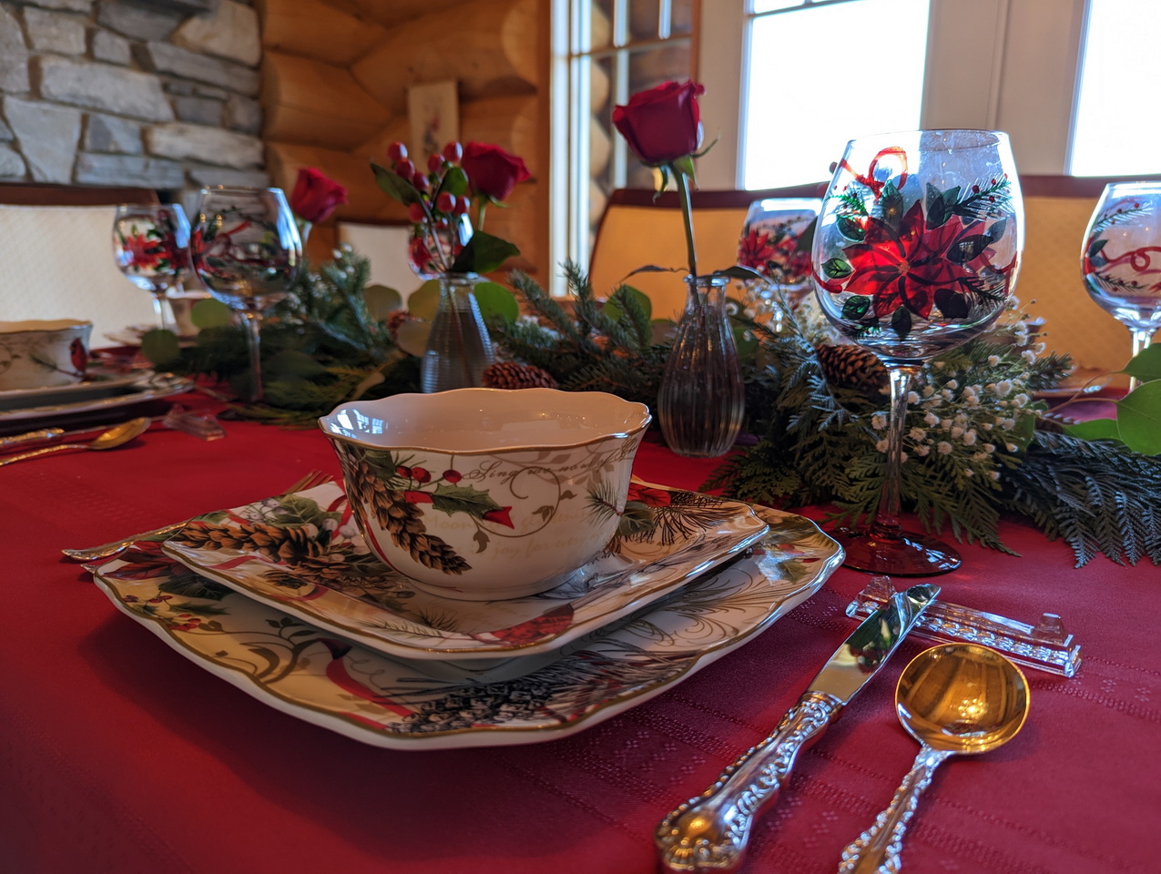 Homes for the Holidays 2022 dining table place setting
