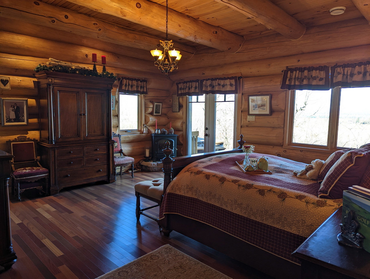 log cabin home bedroom