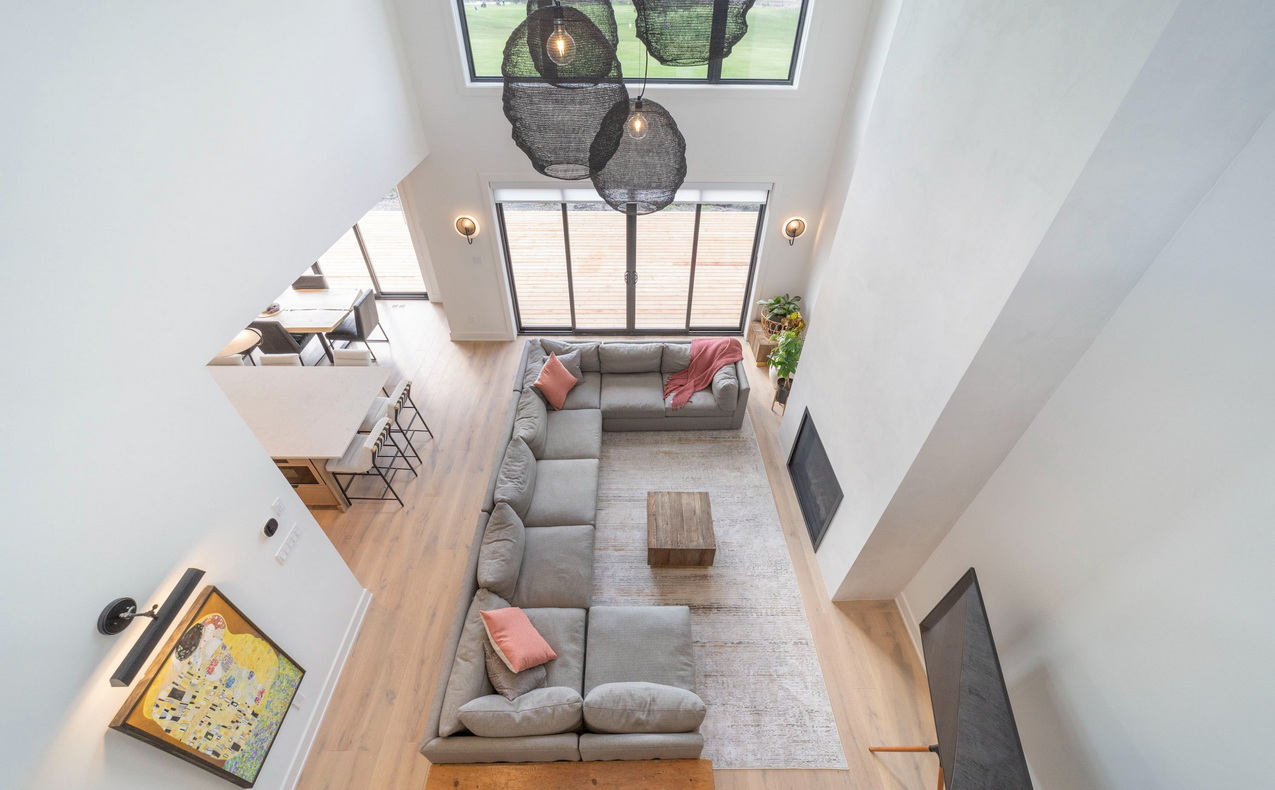 People's Choice Award Ottawa new homes living room cathedral ceiling