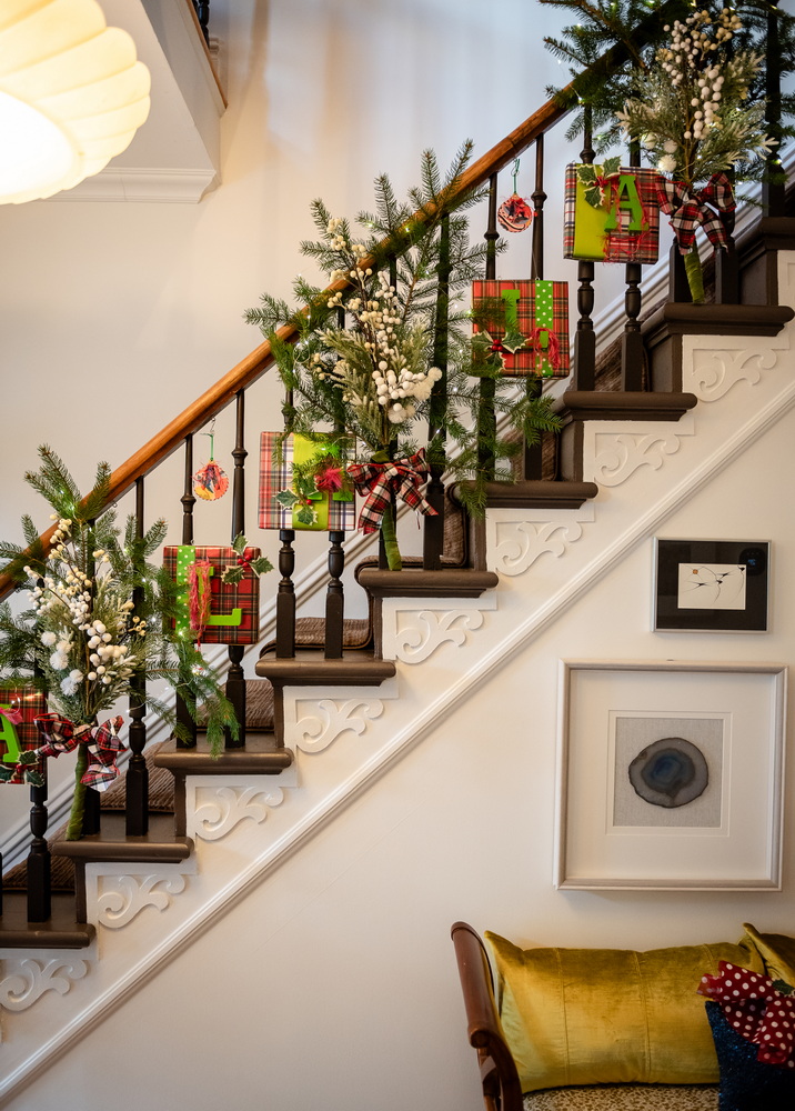 decorating for Christmas sue pitchforth holiday decor staircase