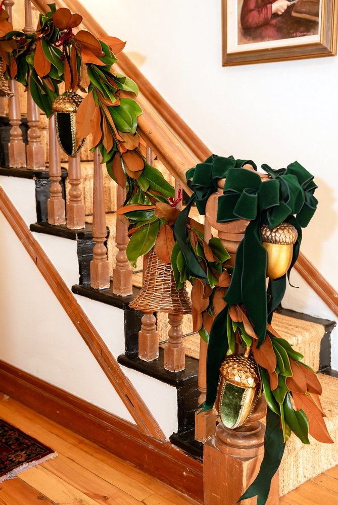 sue pitchforth holiday decor staircase