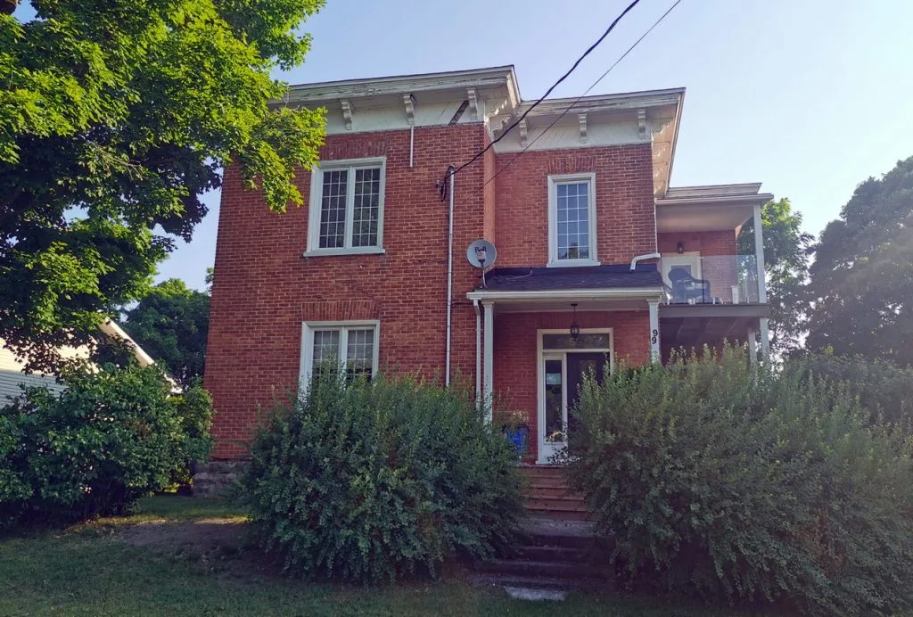 Check out the Vankleek Hill Christmas Home Tour — allthingshome.ca