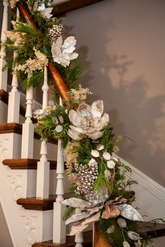 sue pitchforth decorating for the holidays staircase garland