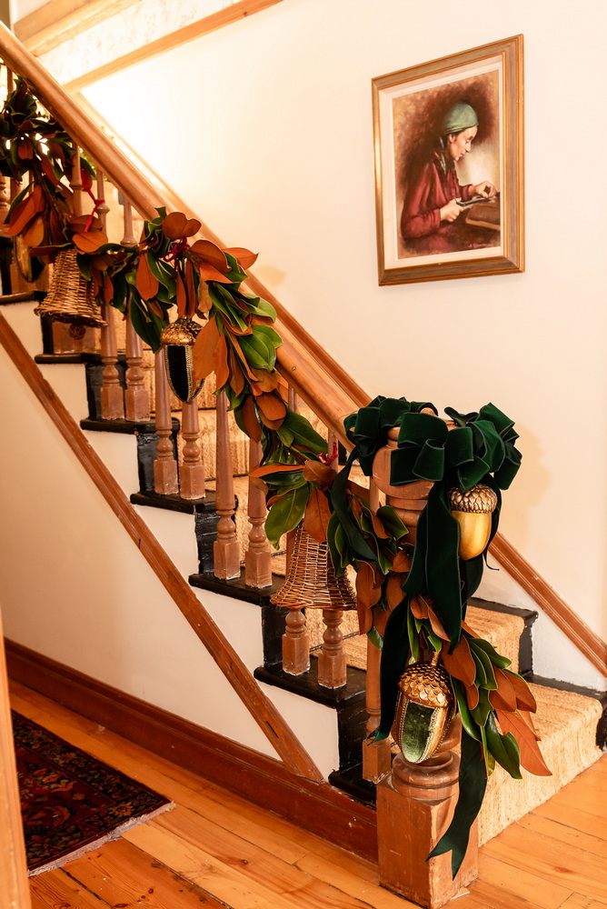 sue pitchforth decorating for the holidays staircase garland