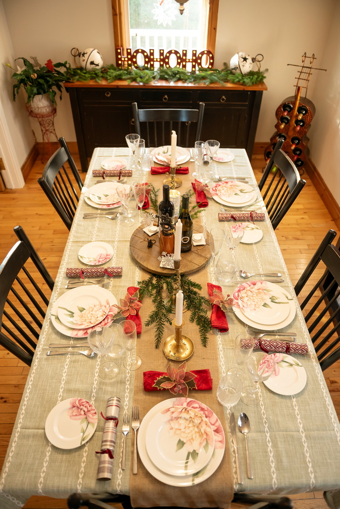 sue pitchforth decorating for the holidays dining table