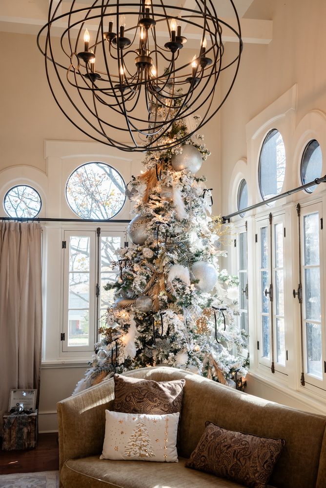 sue pitchforth decorating for the holidays tree