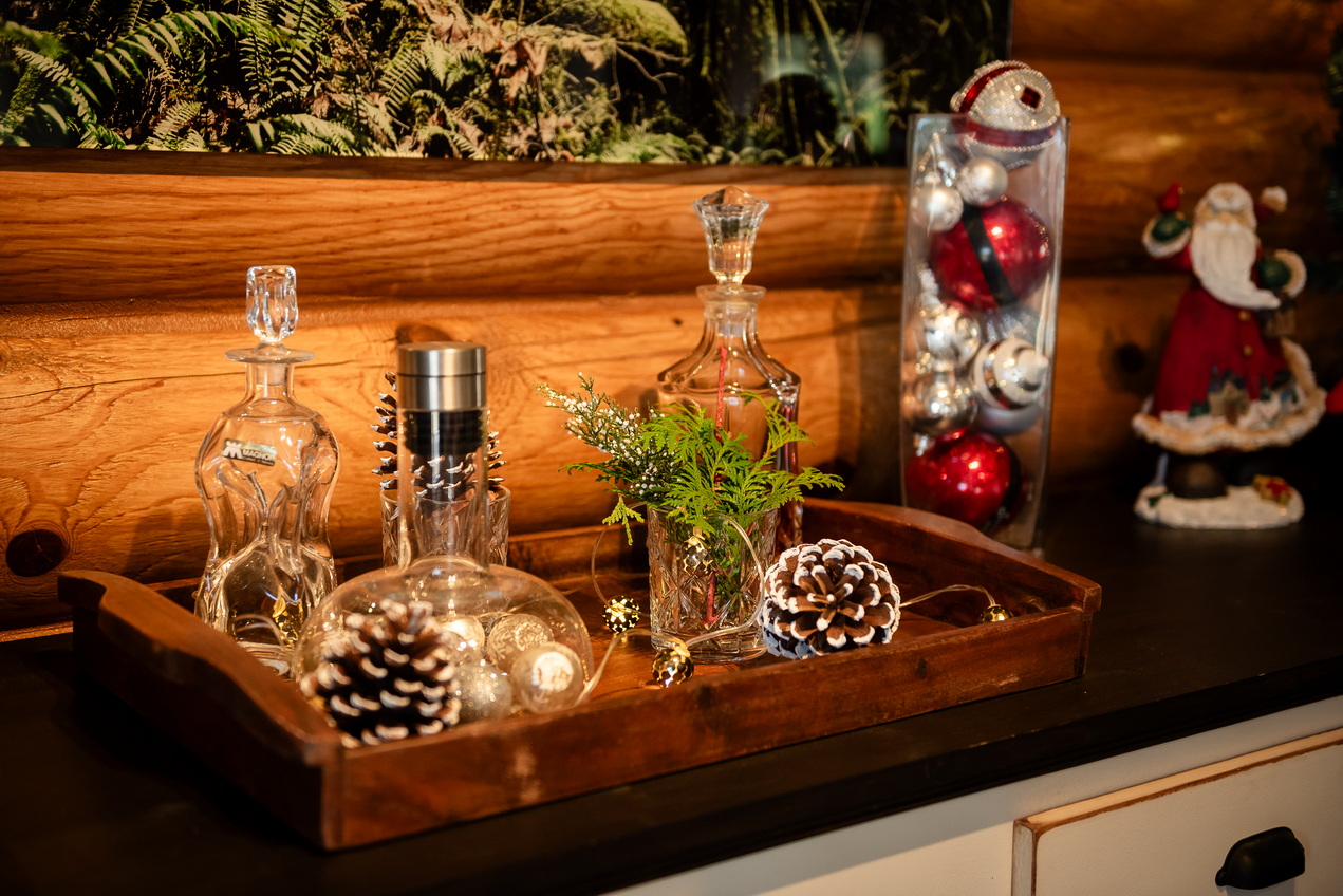 Christmas home tour ideas sue pitchforth decorating for the holidays vignette