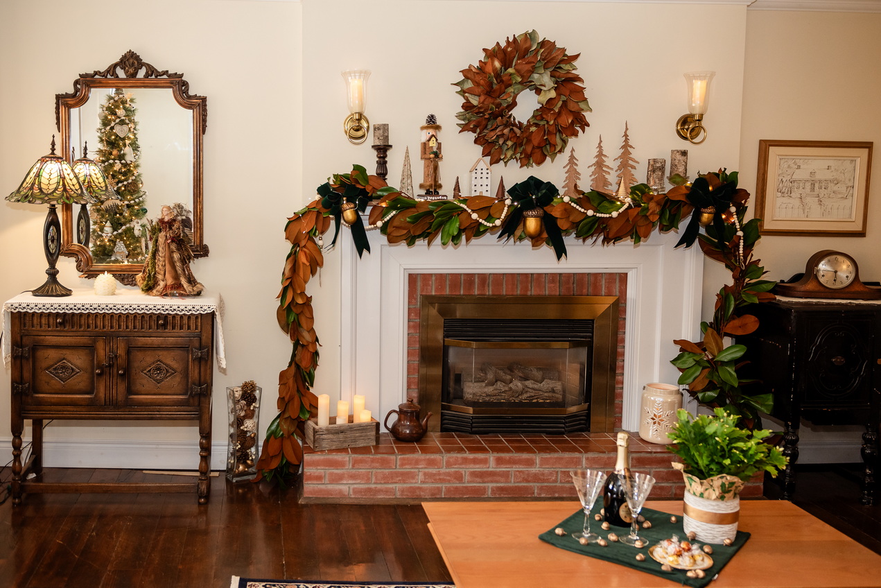 sue pitchforth decorating for the holidays fireplace mantel