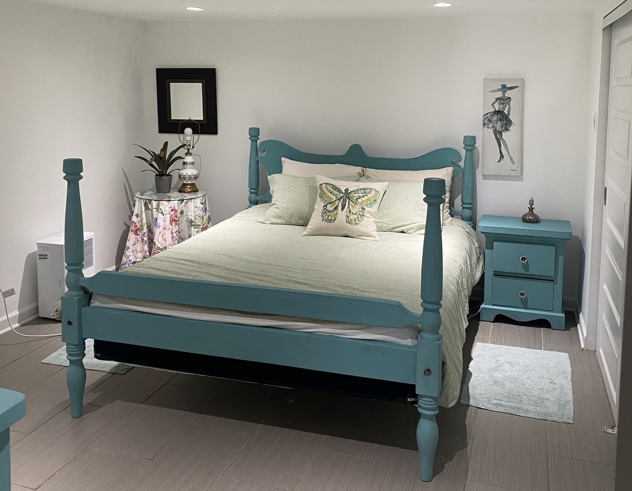 Sue Pitchforth Decor Therapy Plus blue bedroom set